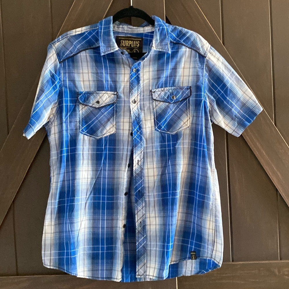 Surplus Size Large blue and white button up short sleeve
